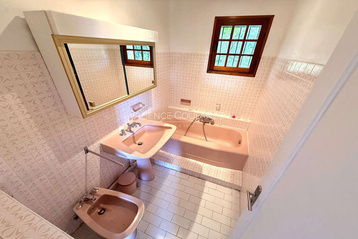 Maison 161 m² à Saint-Cyr-Sur-Mer  - photo 8