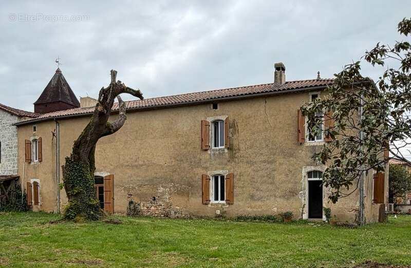 Maison à LA TACHE