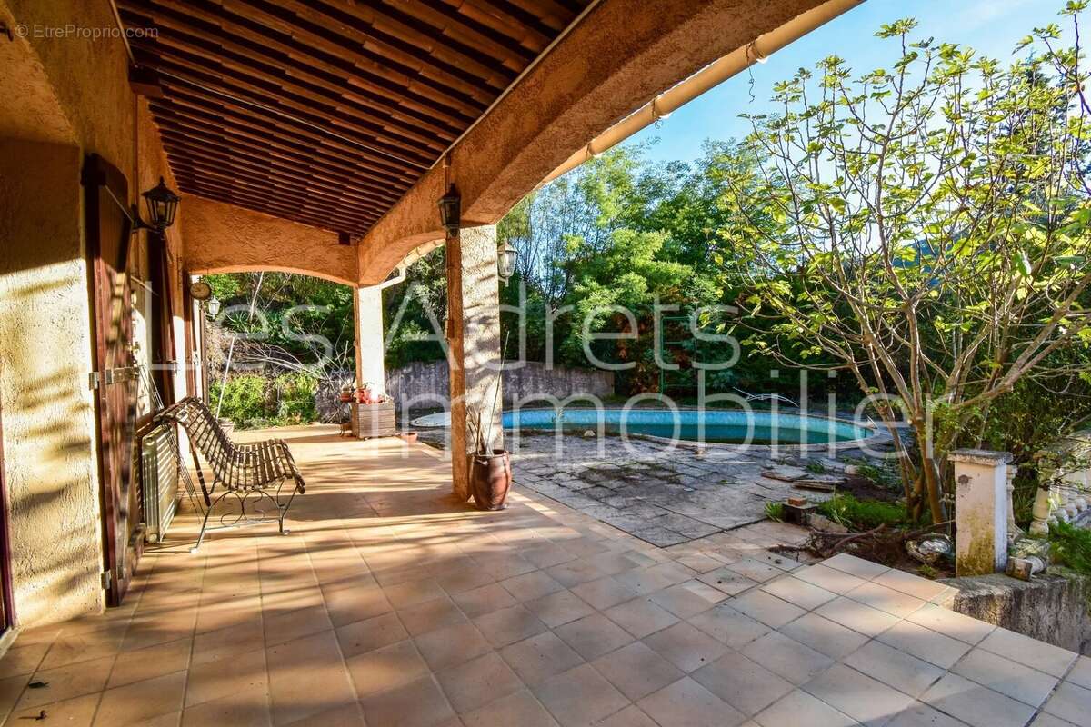 Maison à LES ADRETS-DE-L&#039;ESTEREL