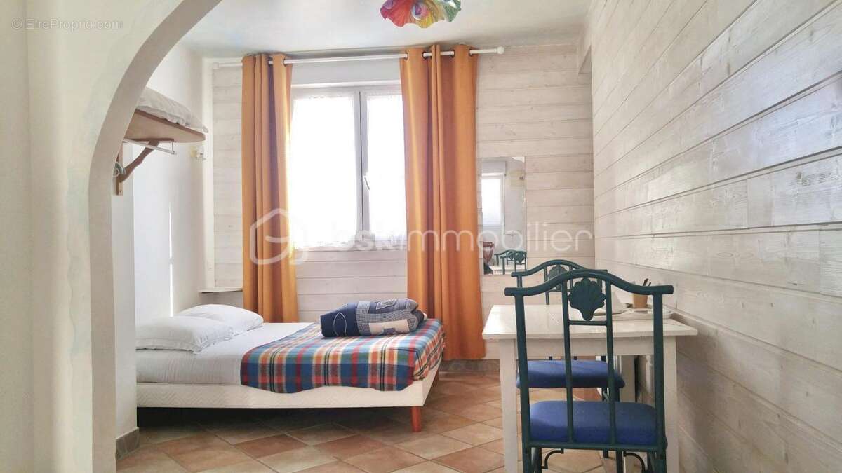Immeuble mixte de 348m2 avec hôtel, loft, boutique et café ! - photo 12