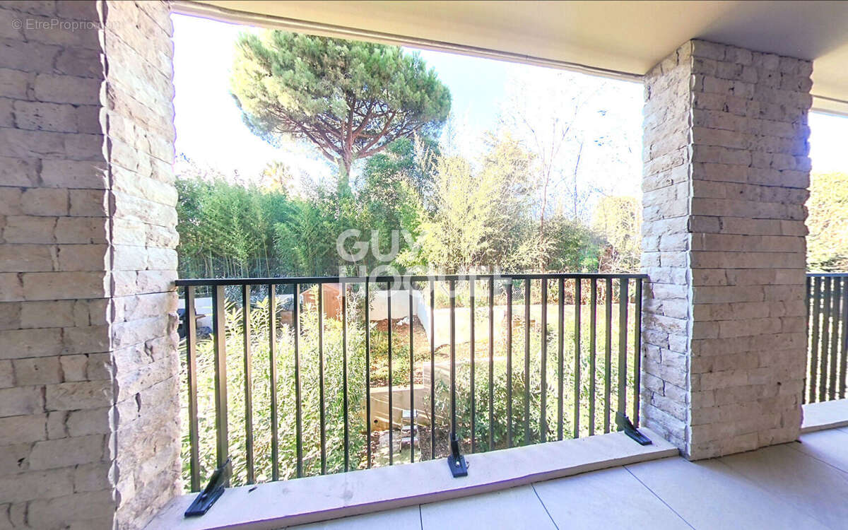 Appartement à CARROS