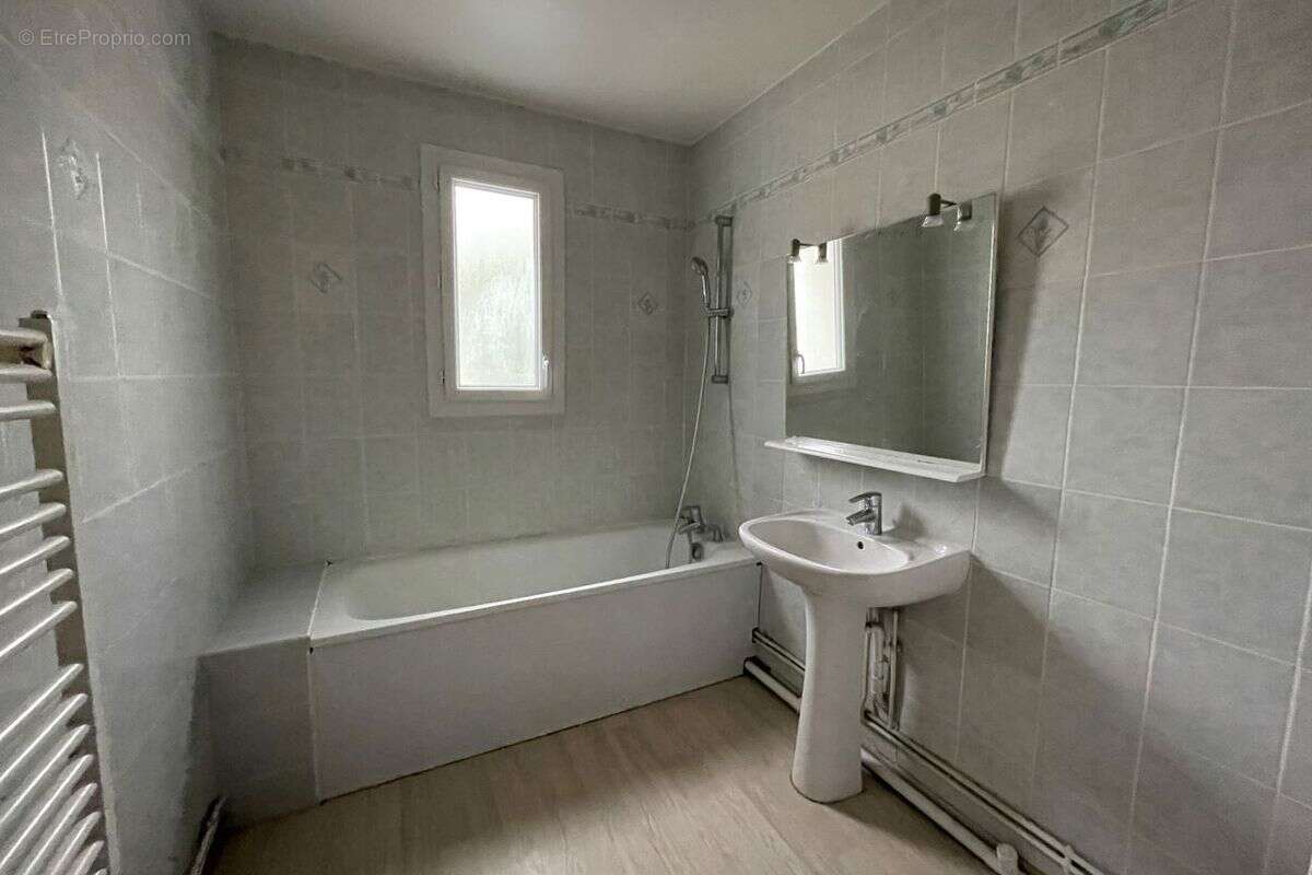 Appartement à NEUILLE-PONT-PIERRE