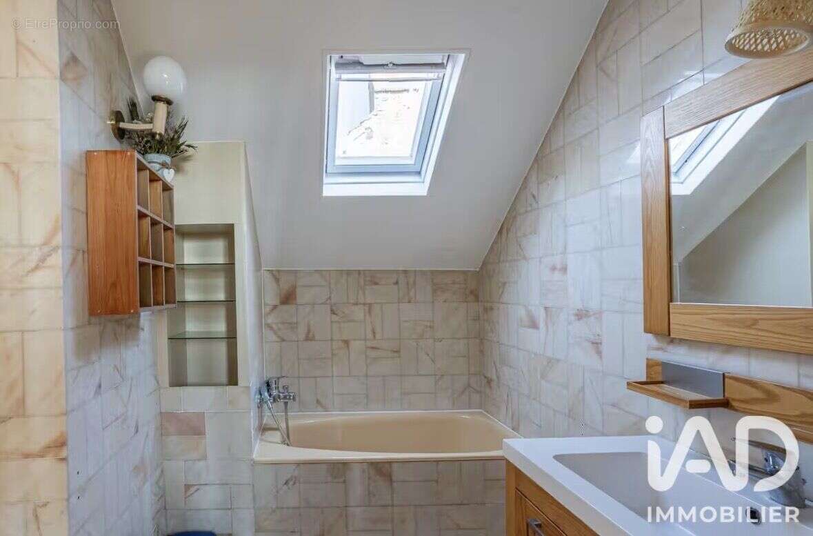 Maison 207 m² à Saulx-Marchais  - photo 9