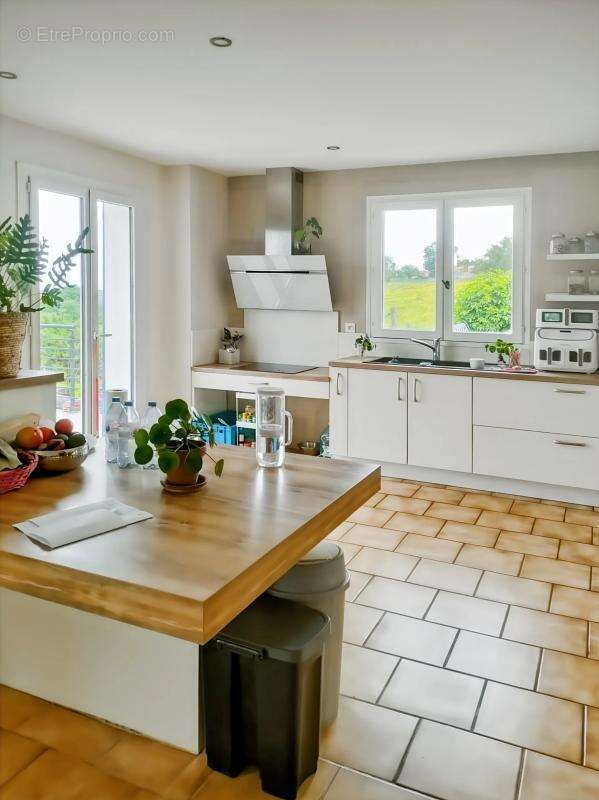 Maison à NAVAILLES-ANGOS