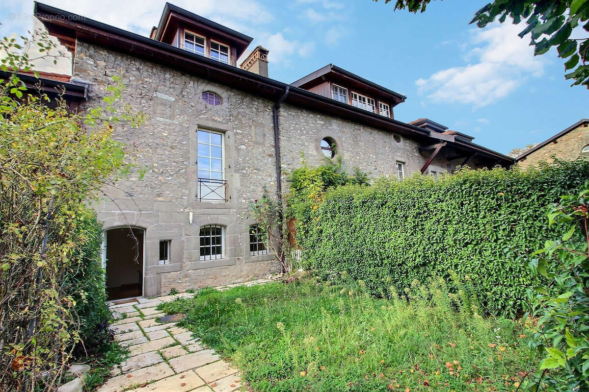 Appartement à CHENS-SUR-LEMAN