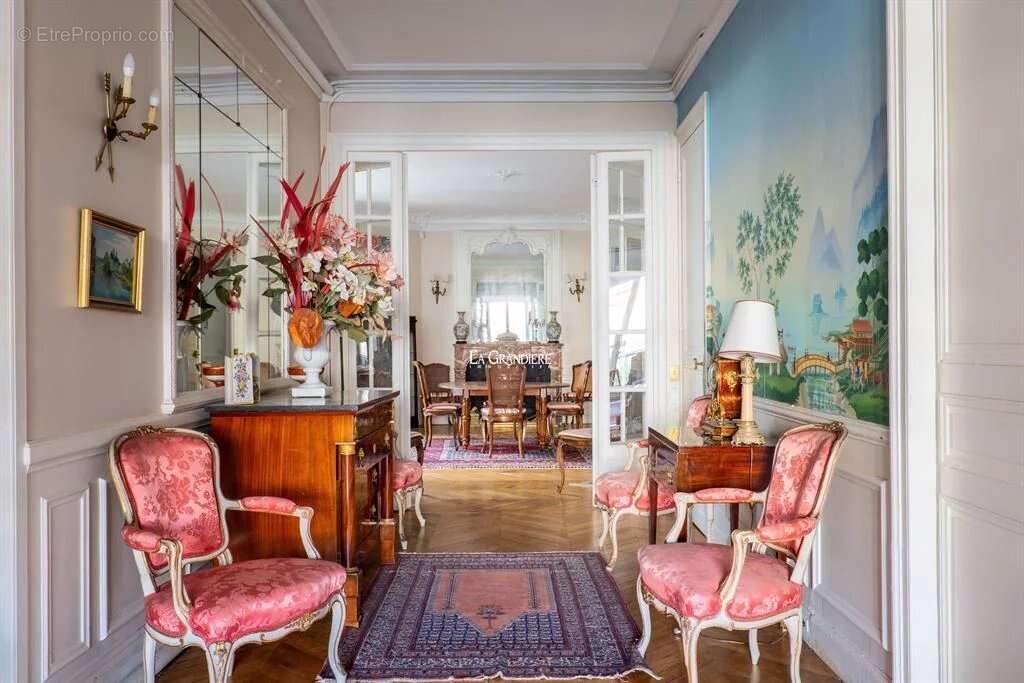 Appartement à PARIS-16E