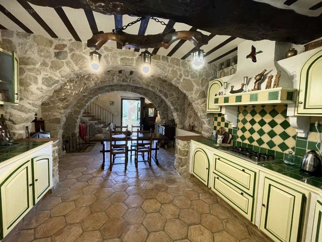 Maison à CHATEAUDOUBLE