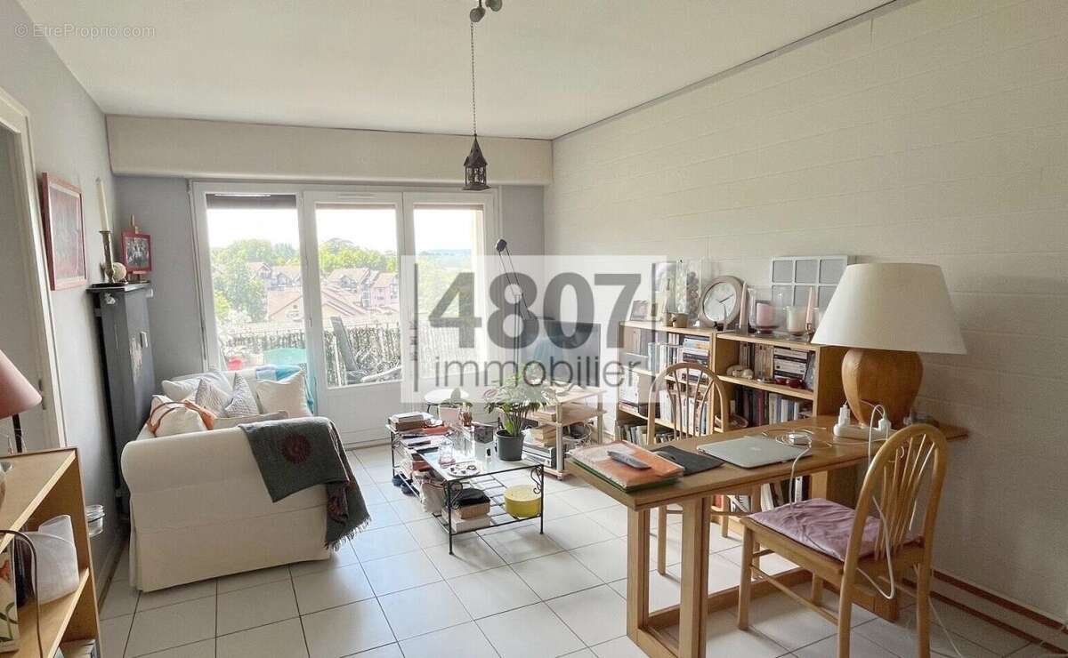 Appartement à COLLONGES-SOUS-SALEVE