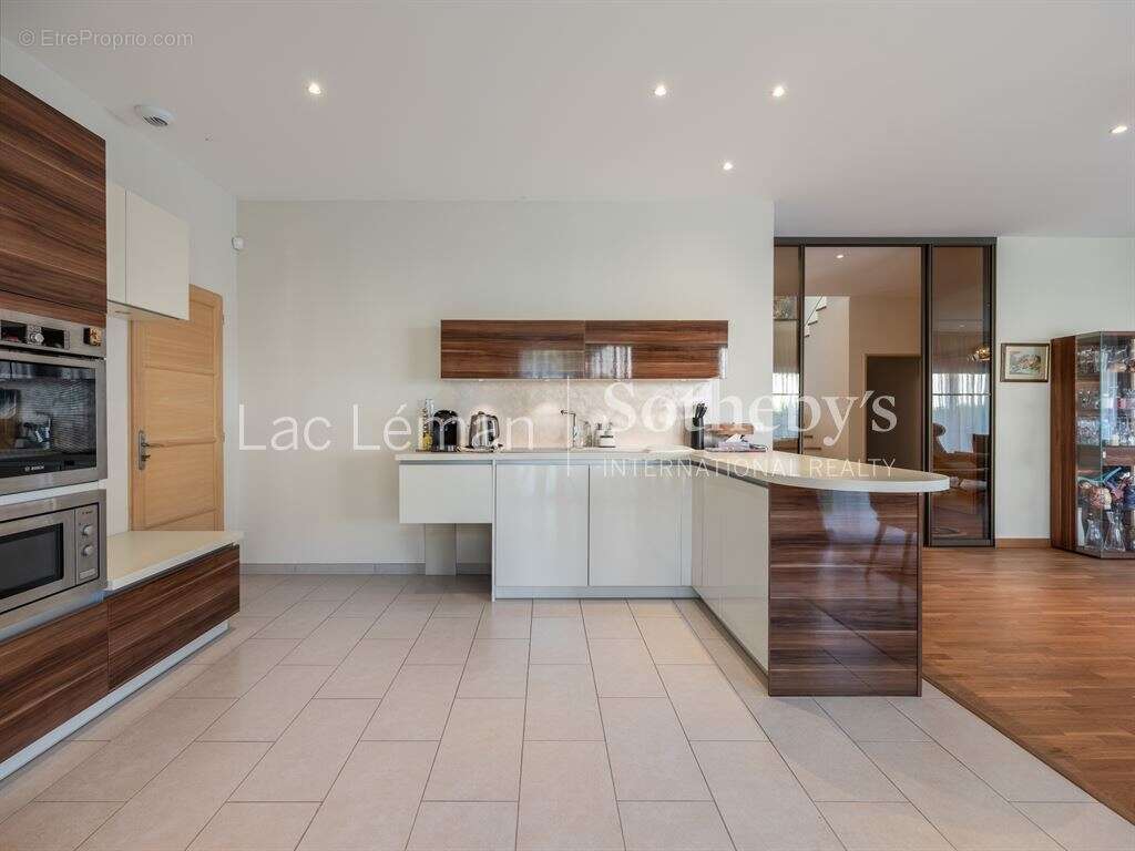 Maison à CHENS-SUR-LEMAN