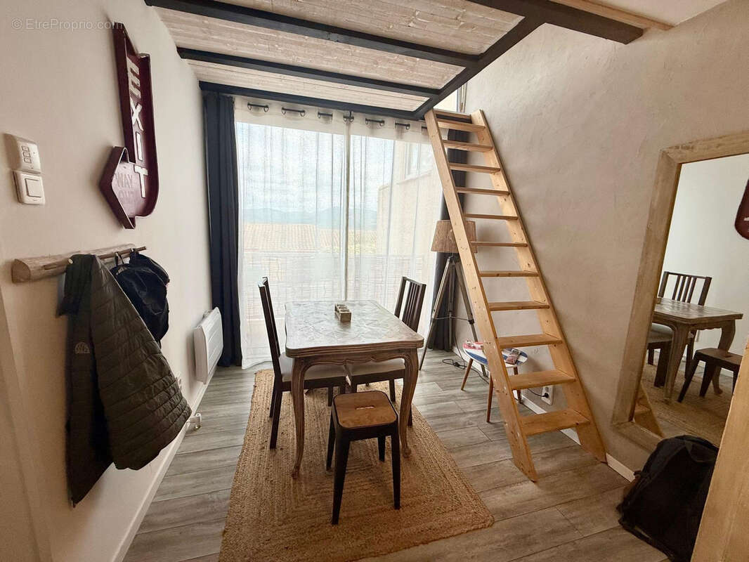 Appartement à COGOLIN