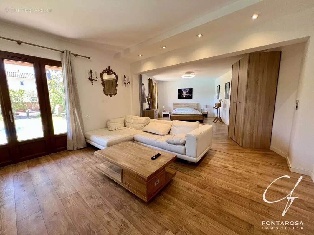 Maison à PUGET-SUR-ARGENS