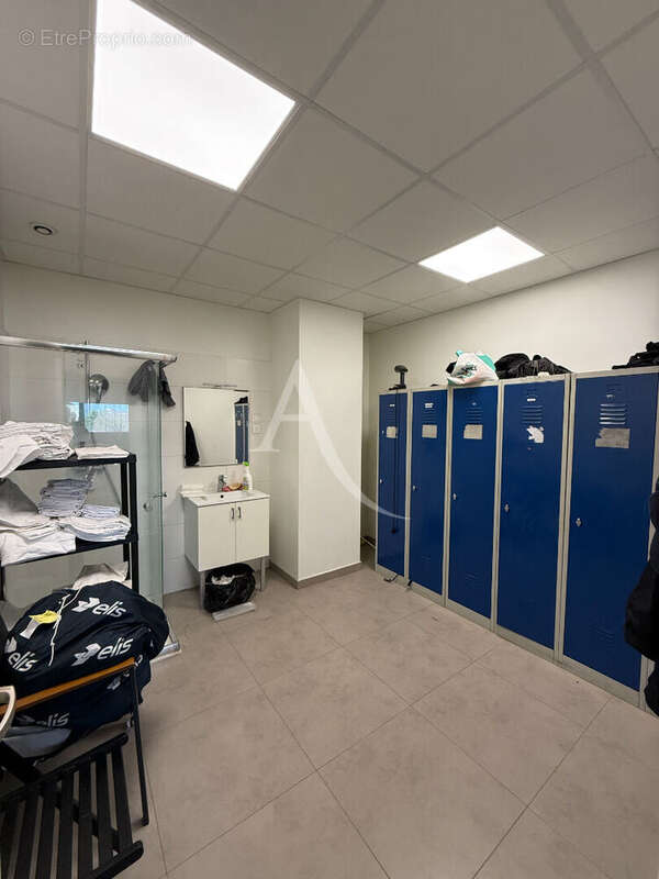 Commerce à VERRIERES-LE-BUISSON