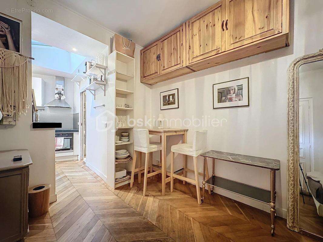 Appartement à PARIS-16E