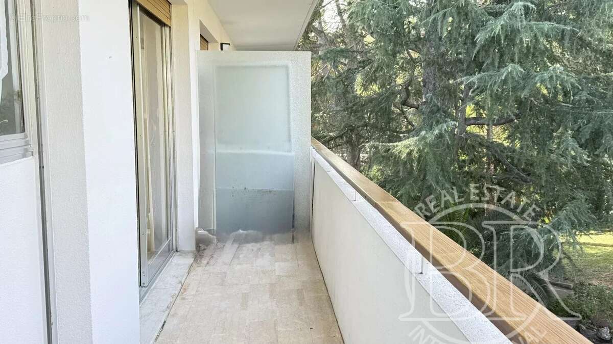 Appartement à VALLAURIS