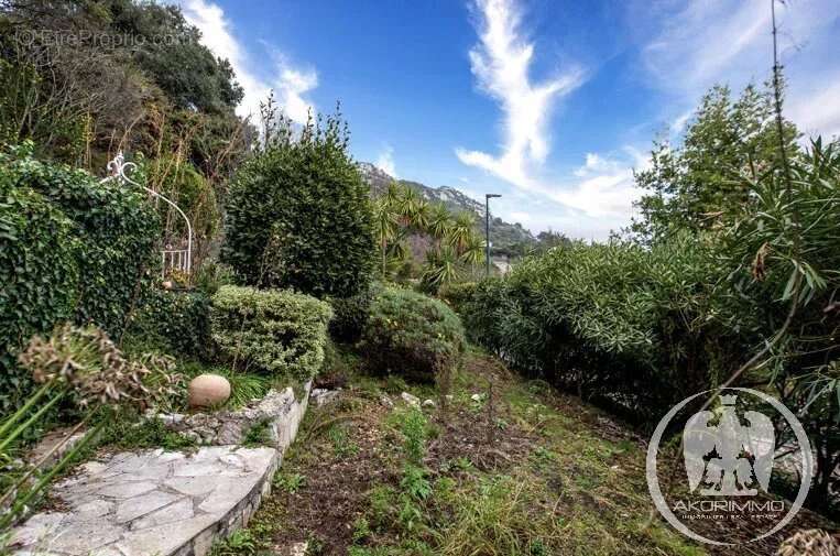 Appartement à LA TURBIE