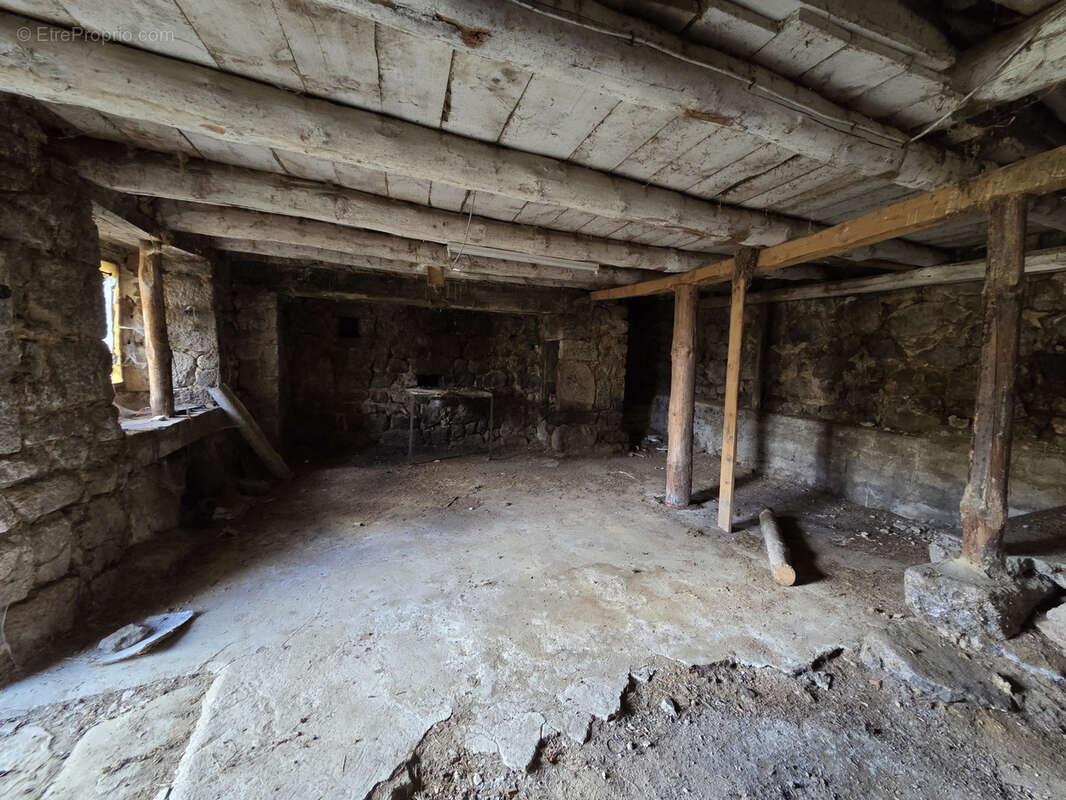 Maison à CHAMBON-LE-CHATEAU