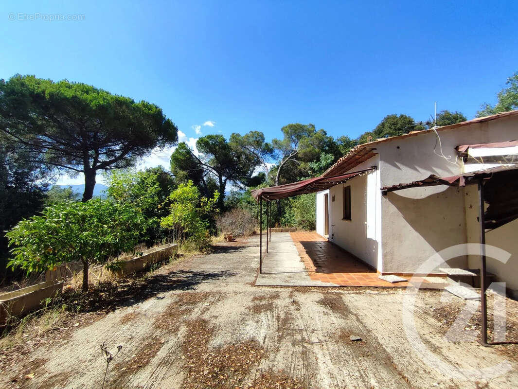 Maison à ROQUEFORT-LES-PINS