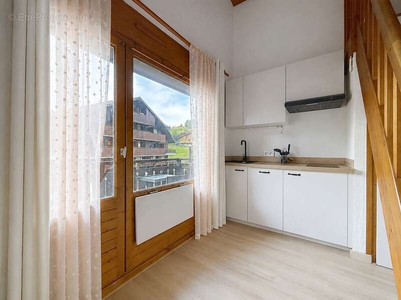 Appartement mansardé rénové à 50 m du télésiège - BELLEVAUX HIRMENTAZ (74) - photo 4
