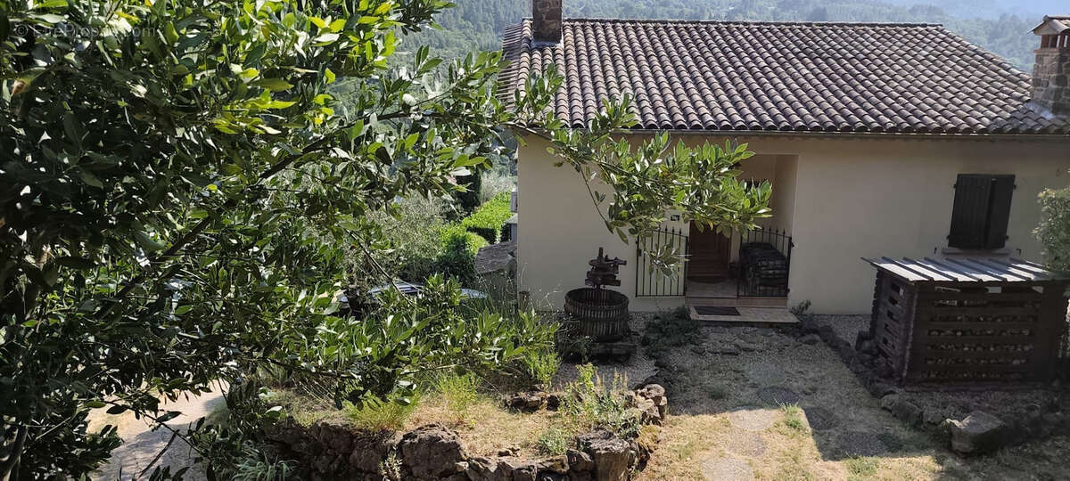 Maison de caractère avec piscine, dépendance et vue dégagée - photo 13