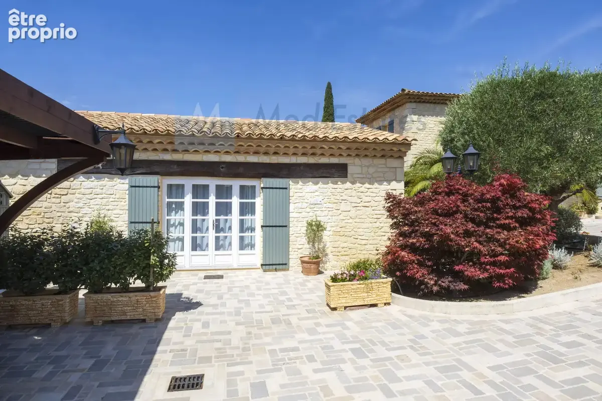 Superbe maison en pierre située à quelques minutes à pied du village de Plan de la Tour. - photo 12