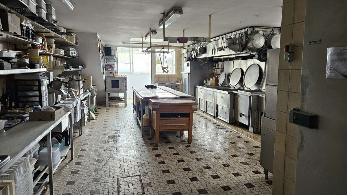 Commerce à LA BAZOCHE-GOUET