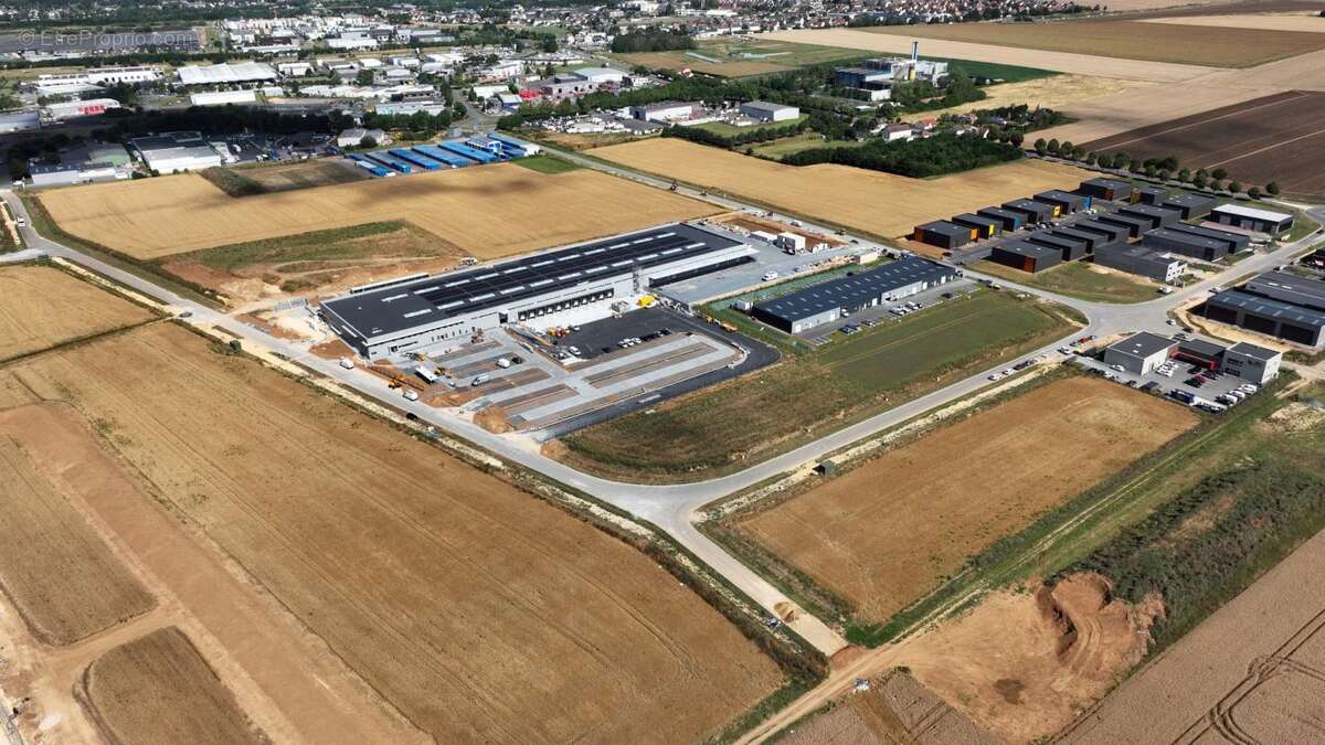 Terrain à COLOMBELLES