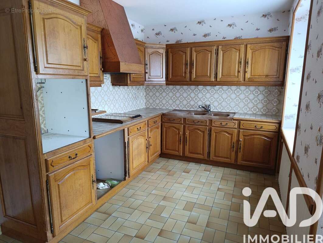Maison 135 m² à Coulommiers-La-Tour  - photo 6