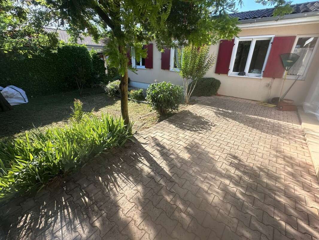 Maison 111 m² à Romans-Sur-Isere  - photo 3