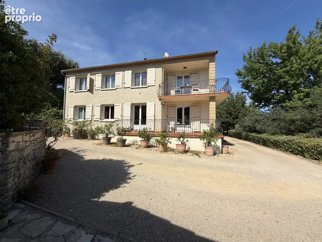 LAUDUN - Grande maison familiale avec appartement, piscine et terrain 1279m2 - photo 3