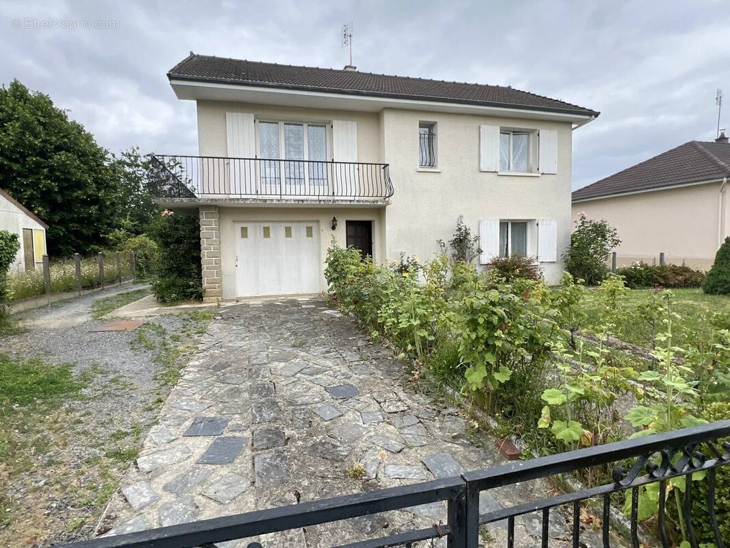 Maison à MEZIERES-SUR-ISSOIRE