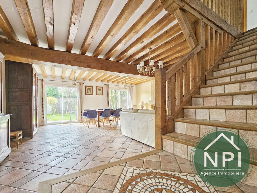 Maison à VAUX-LE-PENIL