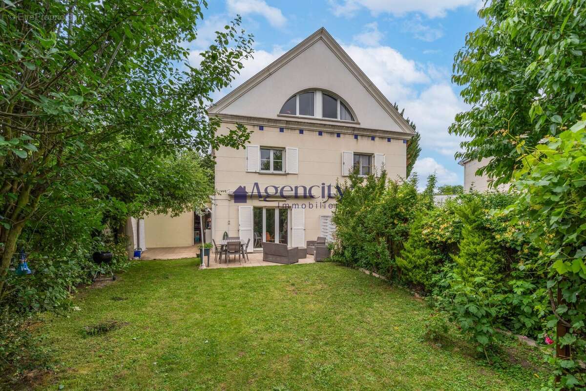 Maison à LOGNES