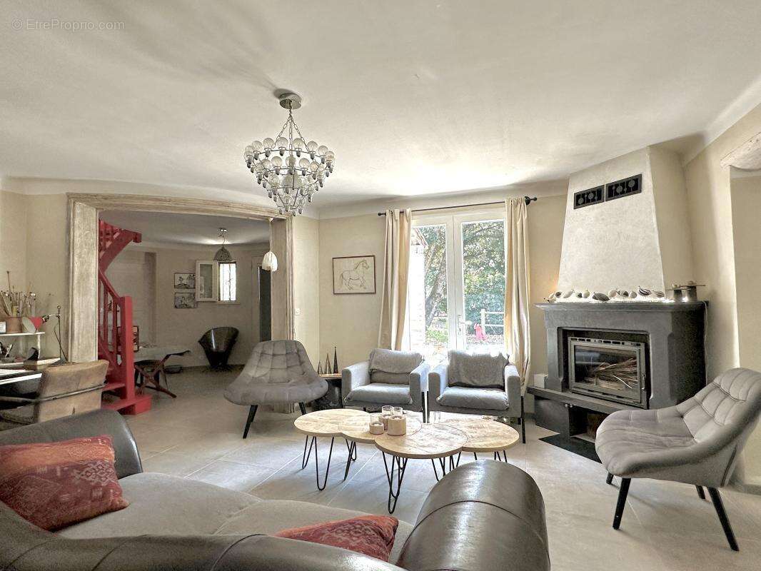 Maison à MONTAREN-ET-SAINT-MEDIERS