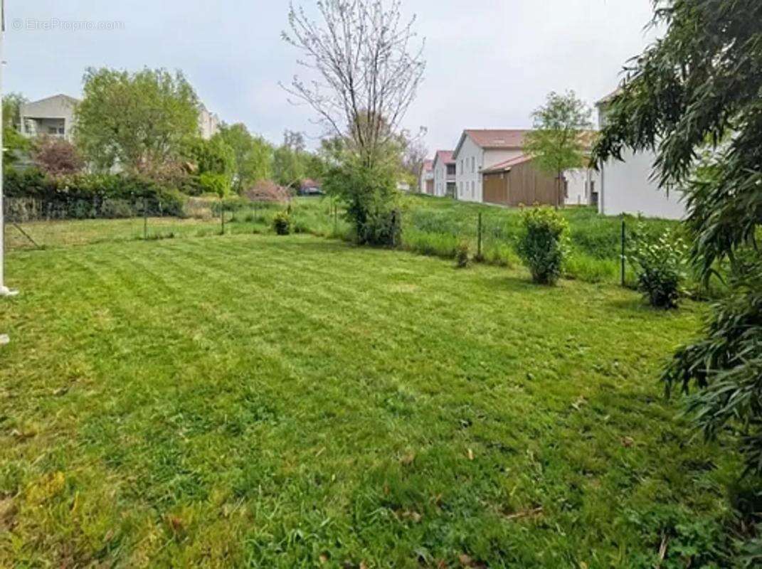 Appartement à PAREMPUYRE