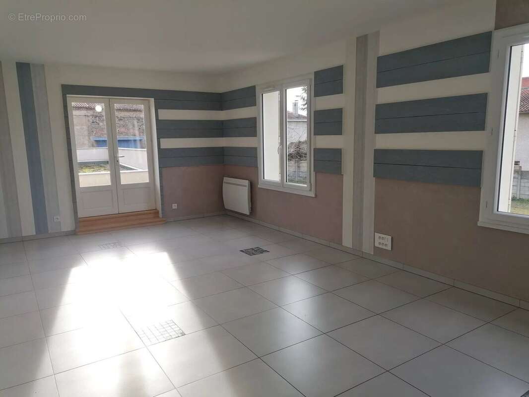 Maison à SAINT-GERMAIN-LEMBRON