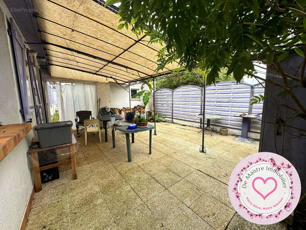 Maison à LES BORDES