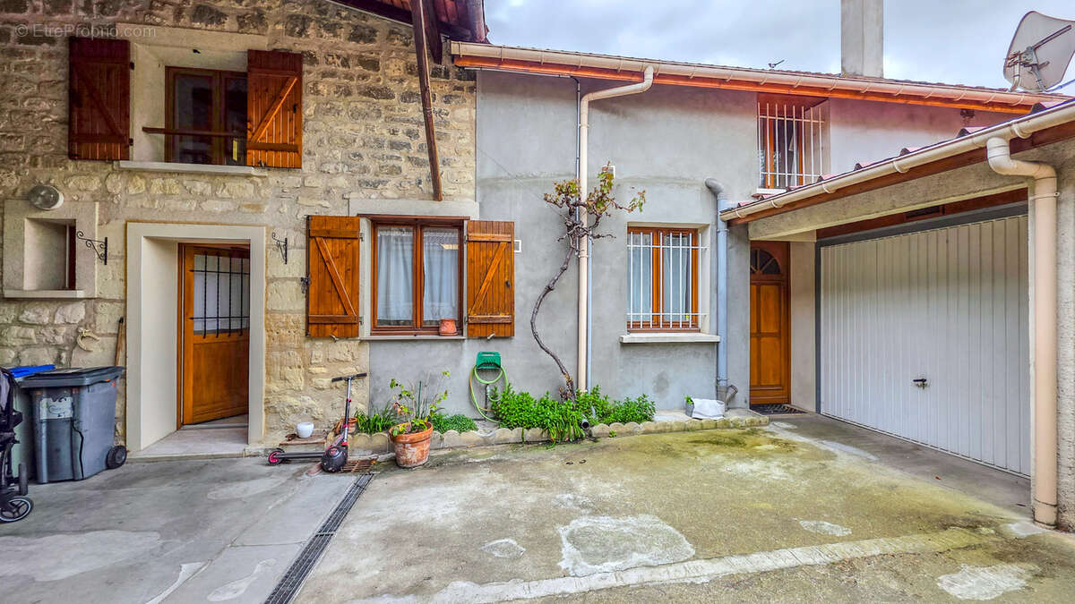 Maison à SARTROUVILLE