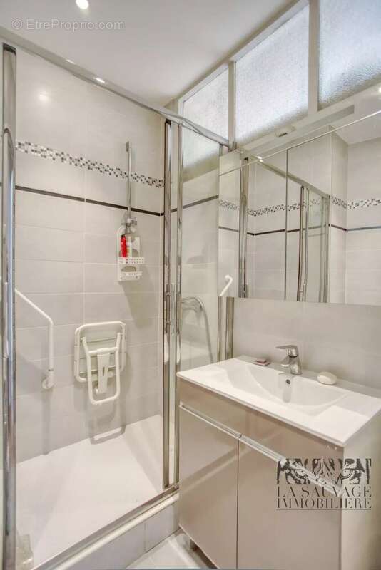 Appartement à PARIS-8E