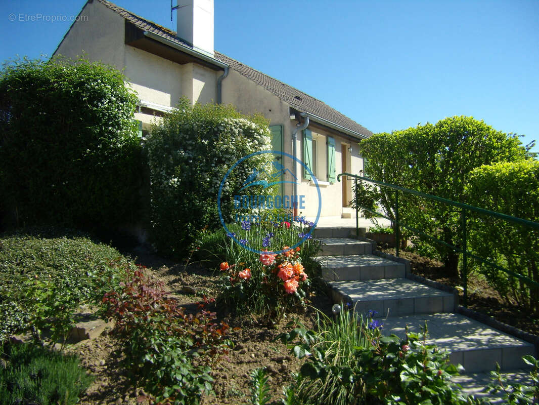 Maison à VARENNES-LE-GRAND