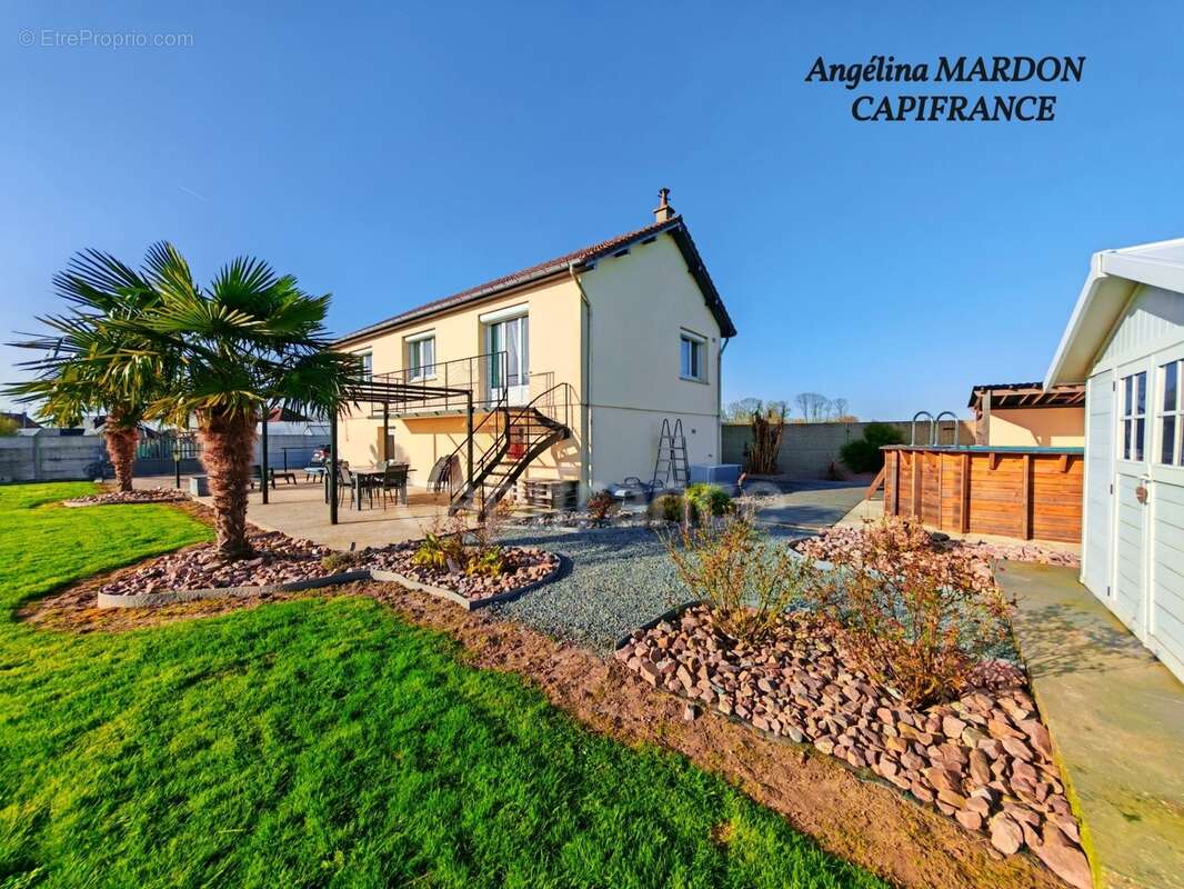 Maison Traditionnelle T5 de 124 m² – Terrain Paysager de 1215 m² + Piscine à Saint-Nicolas-de-la-Taille (76 170) - photo 4