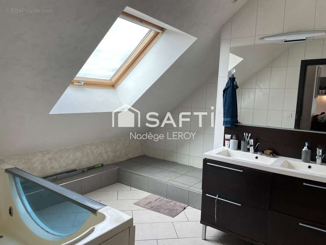 Appartement 80 m² à Montreux-Chateau  - photo 6