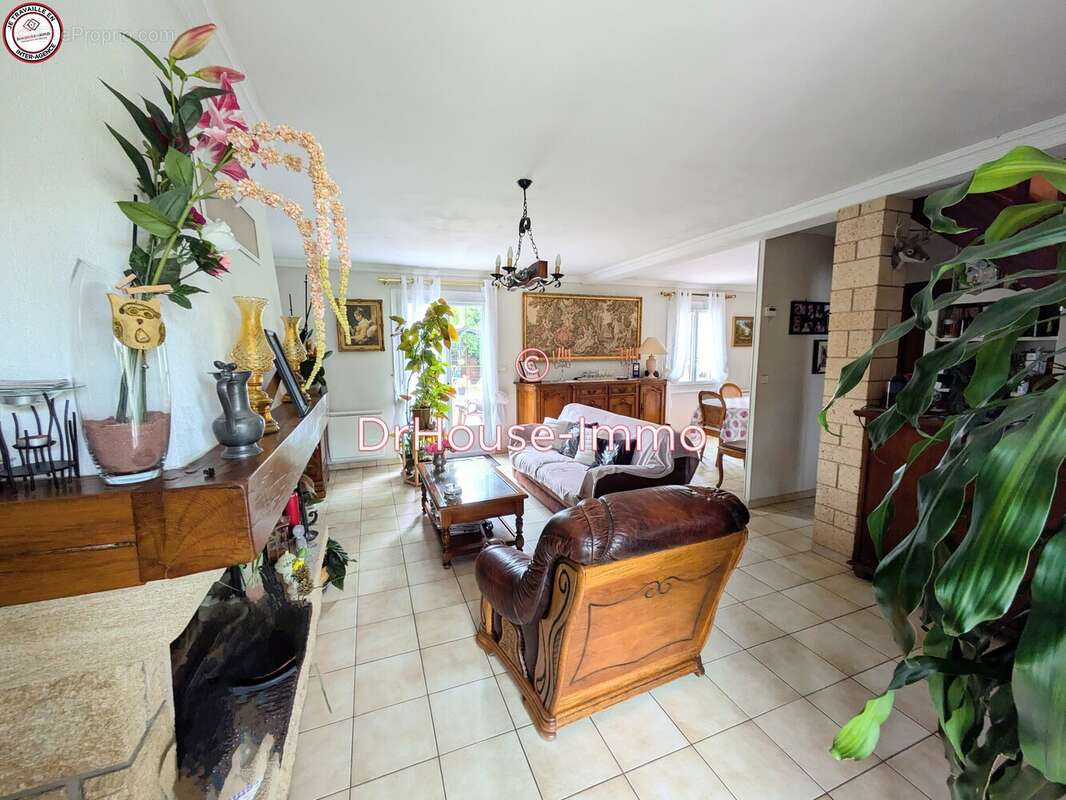 Maison à CHANTELOUP-LES-VIGNES