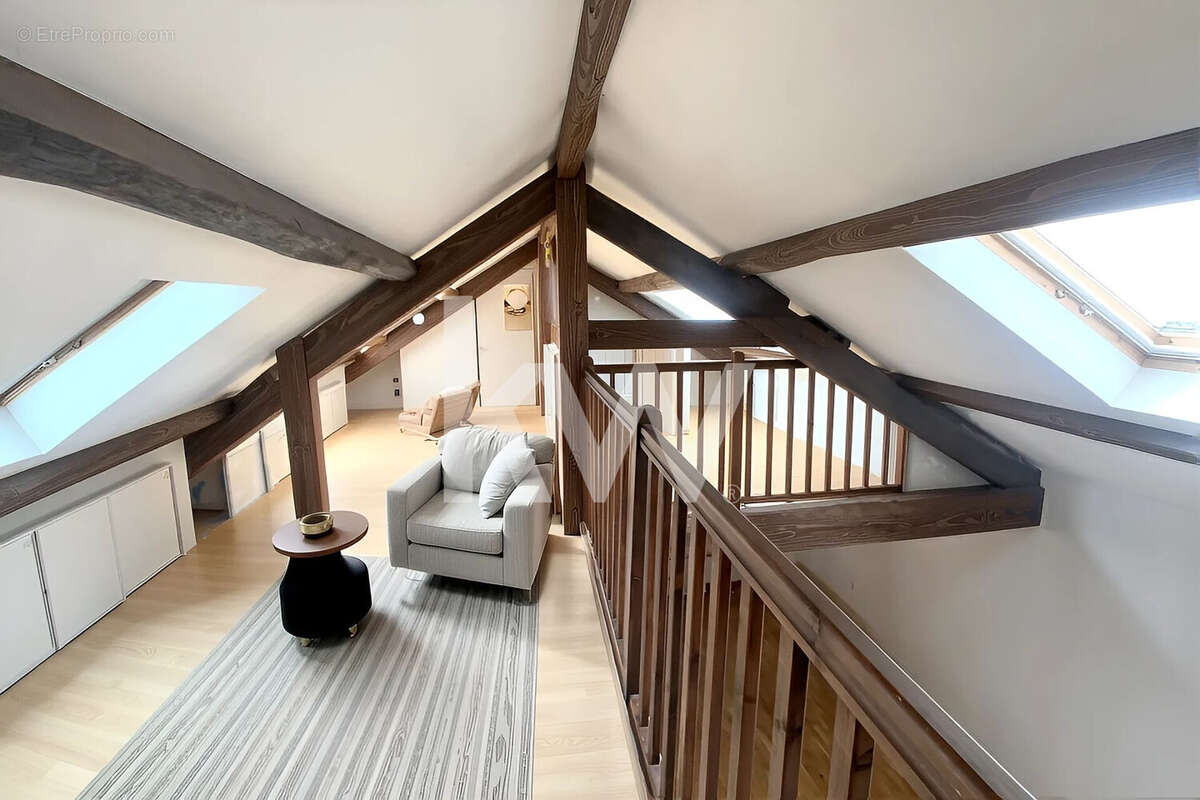Appartement à LE MESNIL-SAINT-DENIS