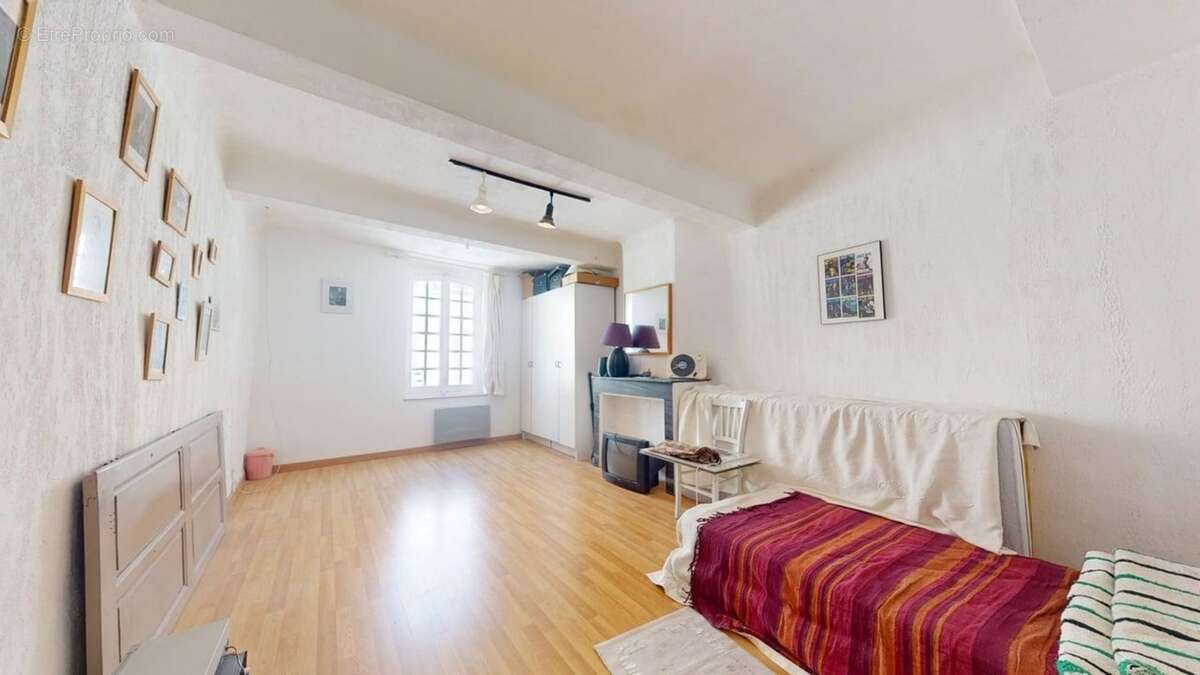 Maison de village de caractère avec garage, terrasse panoramique et plus de 240 m² utiles – Le Luc-en-Provence (83340) - photo 8