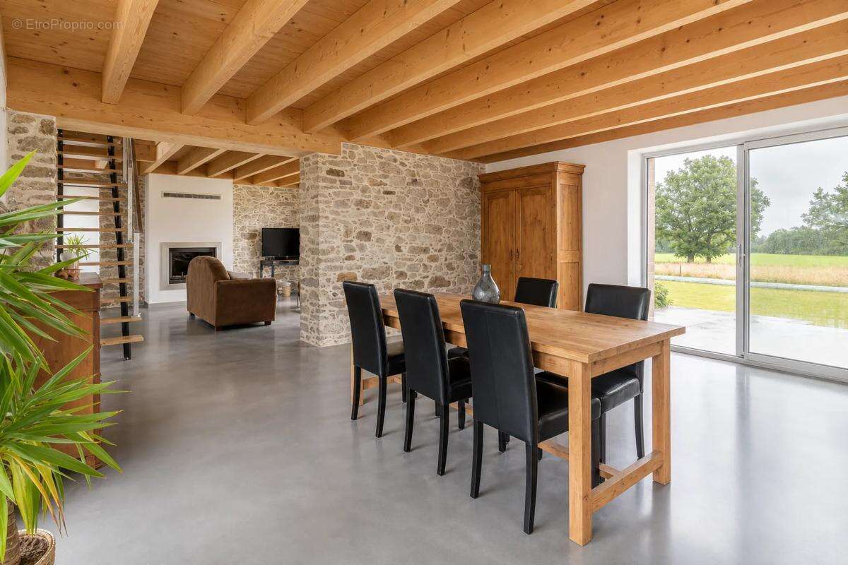 Maison de 6 pièces de 157 m² à Aigrefeuille-sur-Maine - photo 5