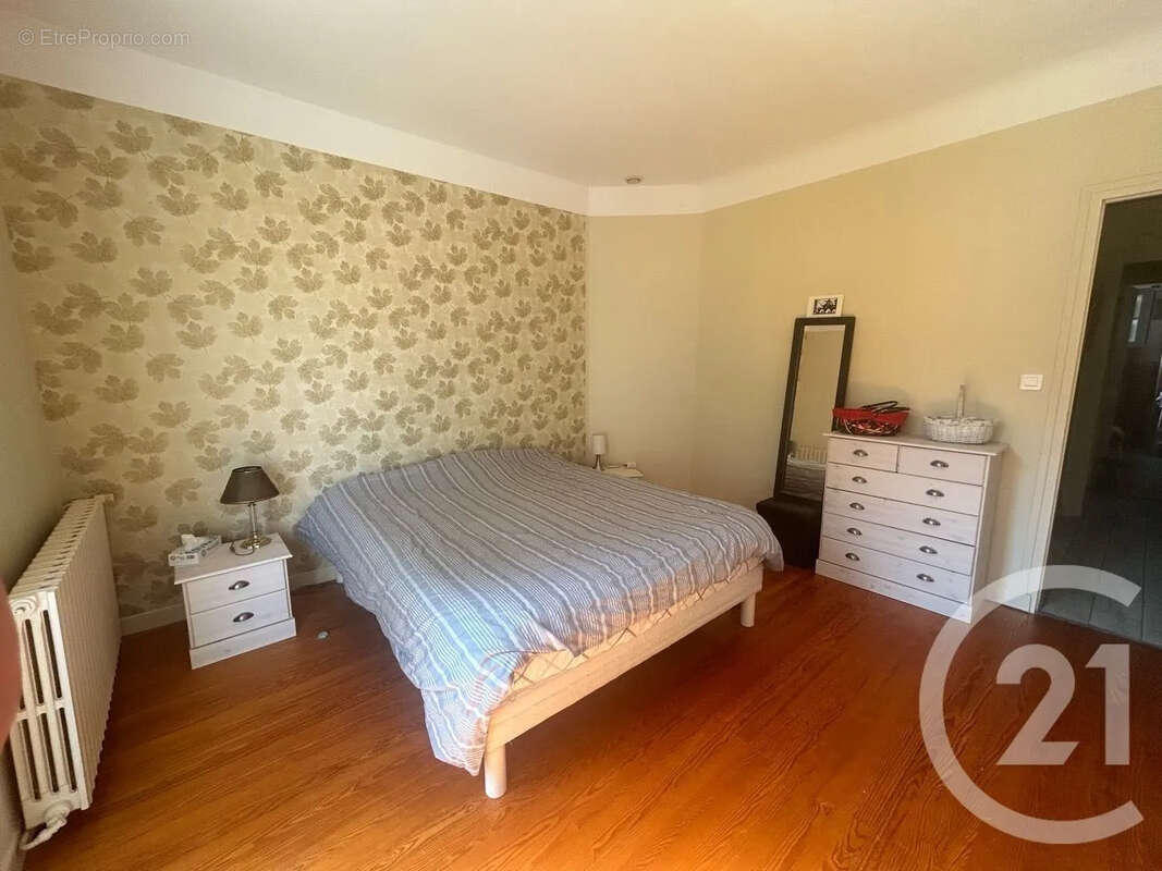 Maison à SAINT-HILAIRE-DE-LUSIGNAN