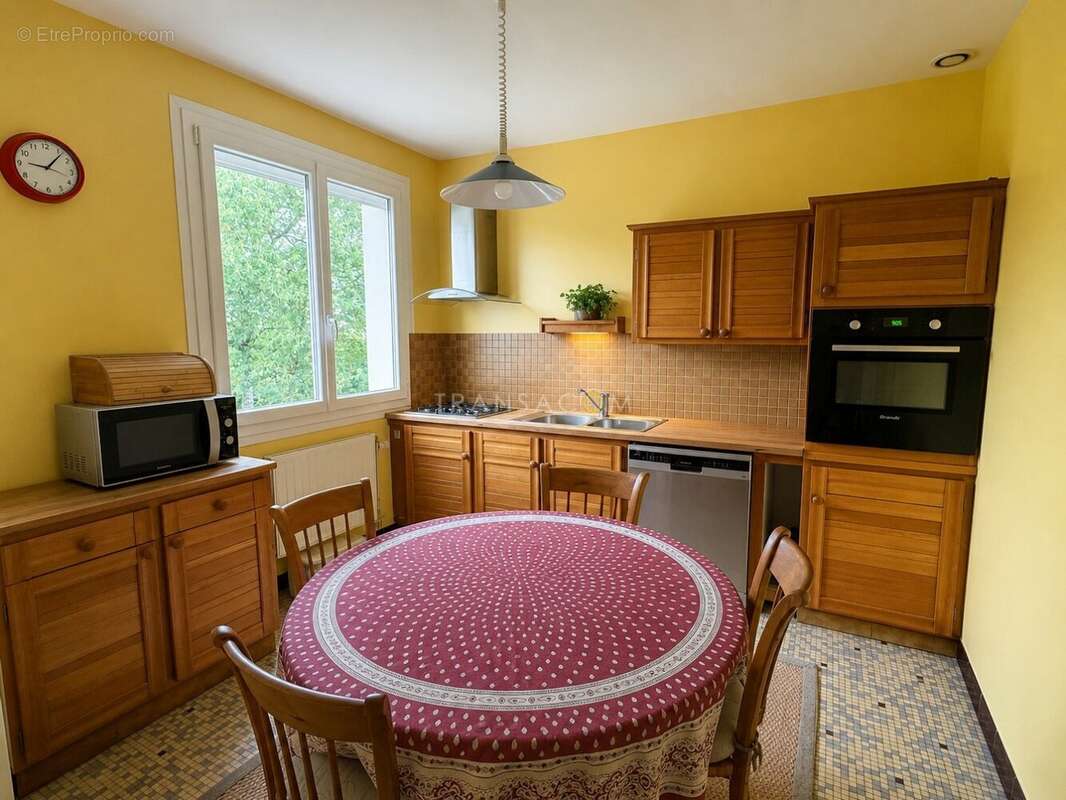 Maison à SAINT-CYR-SUR-LOIRE