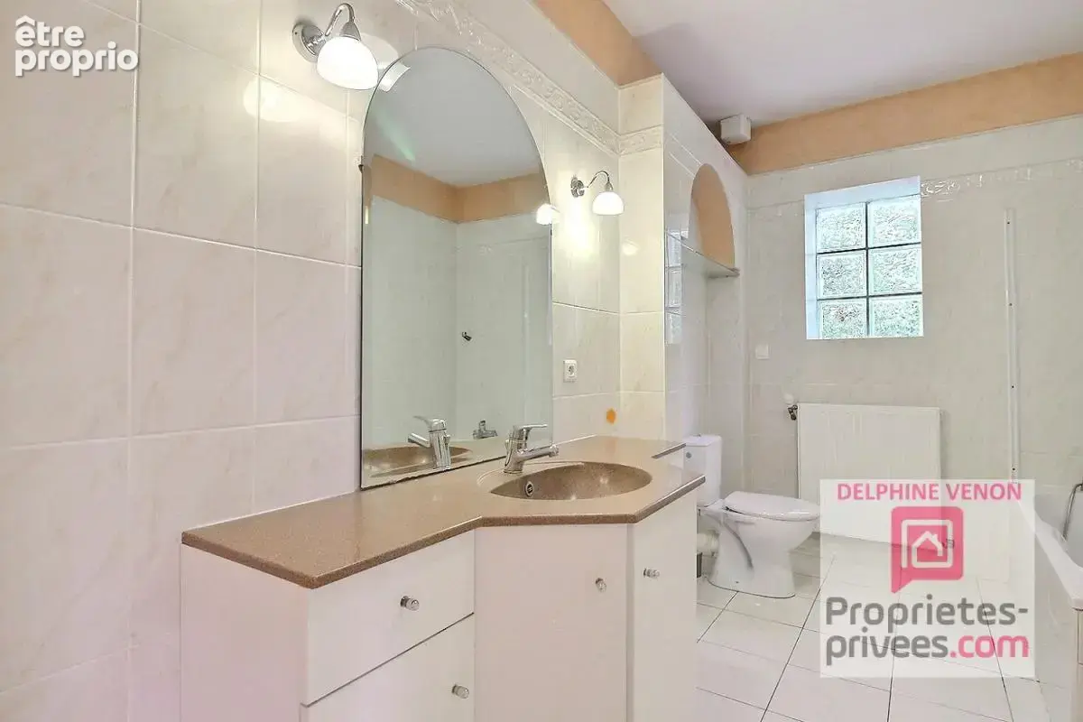 Maison de 200 m²  avec vie en plain pied + grange et cave voutée sur un terrain de 525 m² en hypercentre de Châteauneuf sur Loir - photo 6