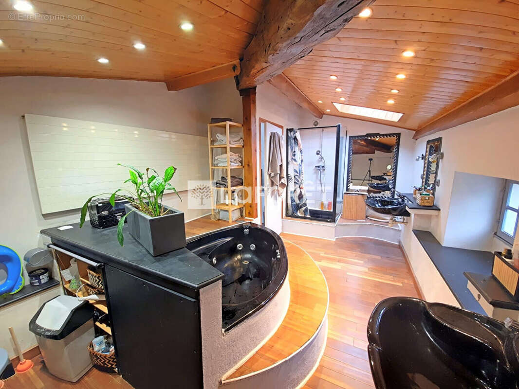 Appartement à SAINT-JEAN-BONNEFONDS