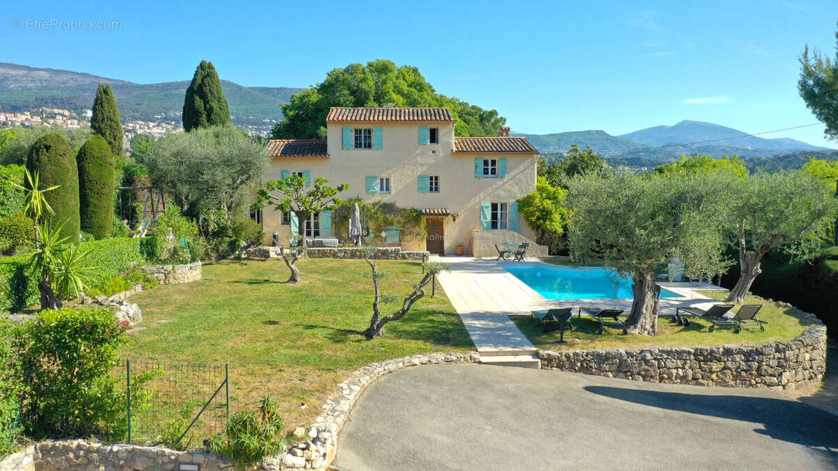 Mas Grasse saint Jacques 170 m² avec jolie jardin et piscine - photo 4